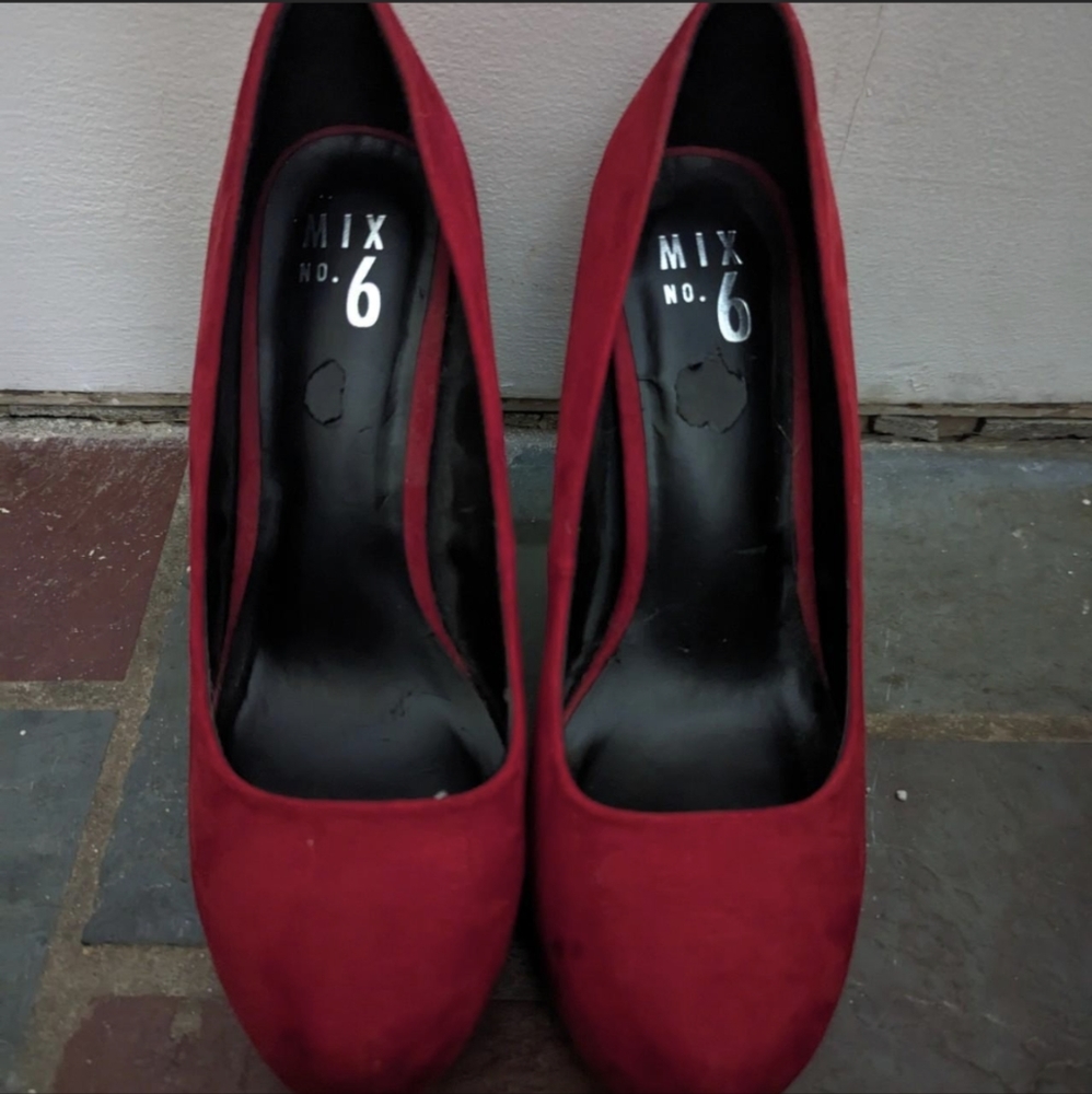 Red pumps - Picture 4 of 4